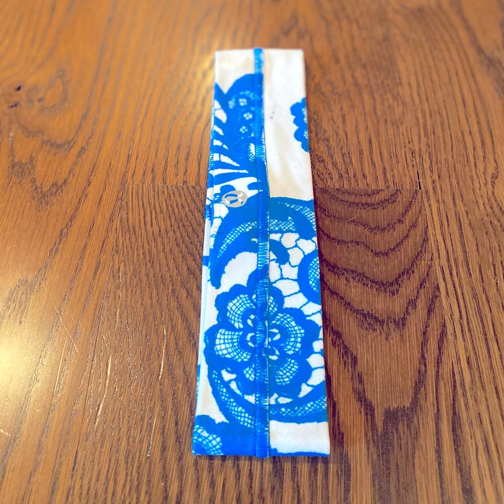 Lululemon stay in place headband in Laceoflage